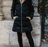 Hosszított szőrmés kapucnis télikabát fekete – Női télikabát – Innova Fashion – 3. kép